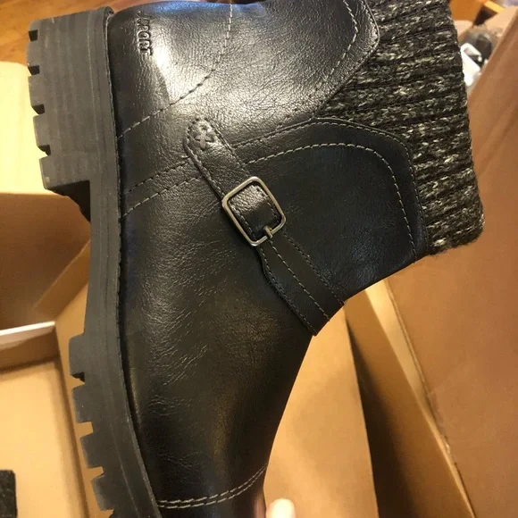 Stylish Black Ankle Boots with Knit Cuff - Picture 3 of 11